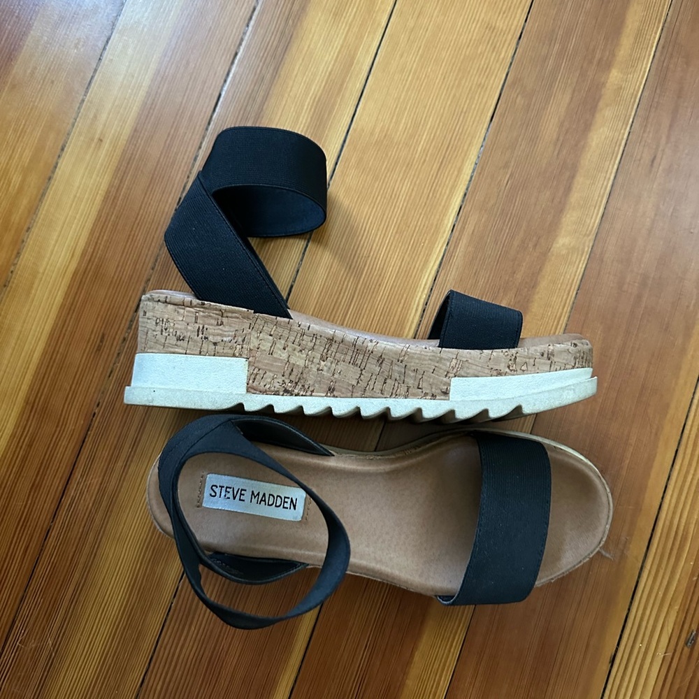 Steve Madden Black and Tan platform Sandals